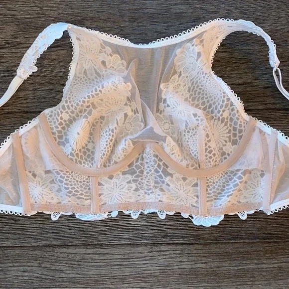 Victoria’s Secret Dream Angels High Neck Embroidered Unlined Underwire - Picture 8 of 10